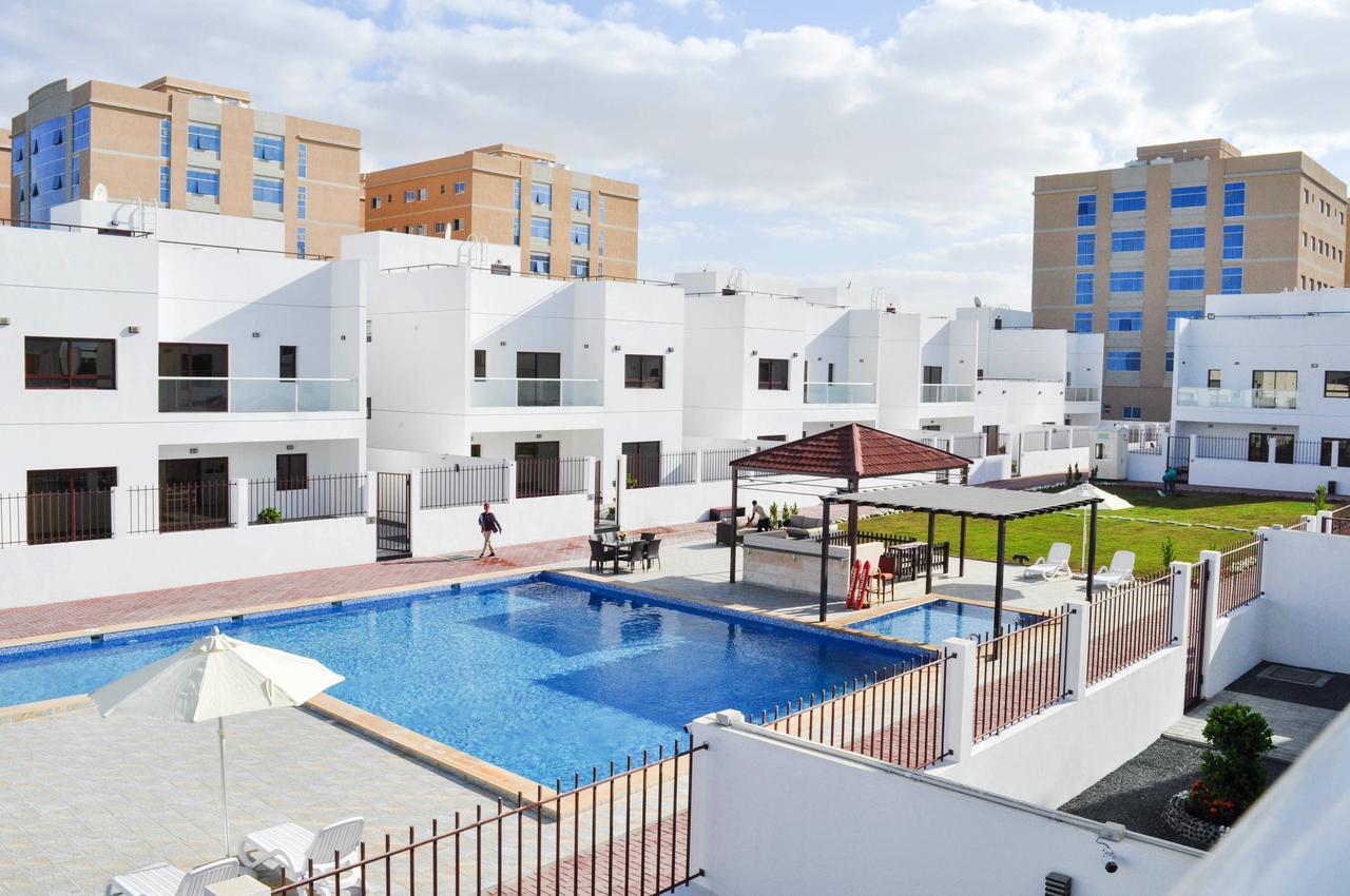 Ewan Grand Resort Ajman Esterno foto