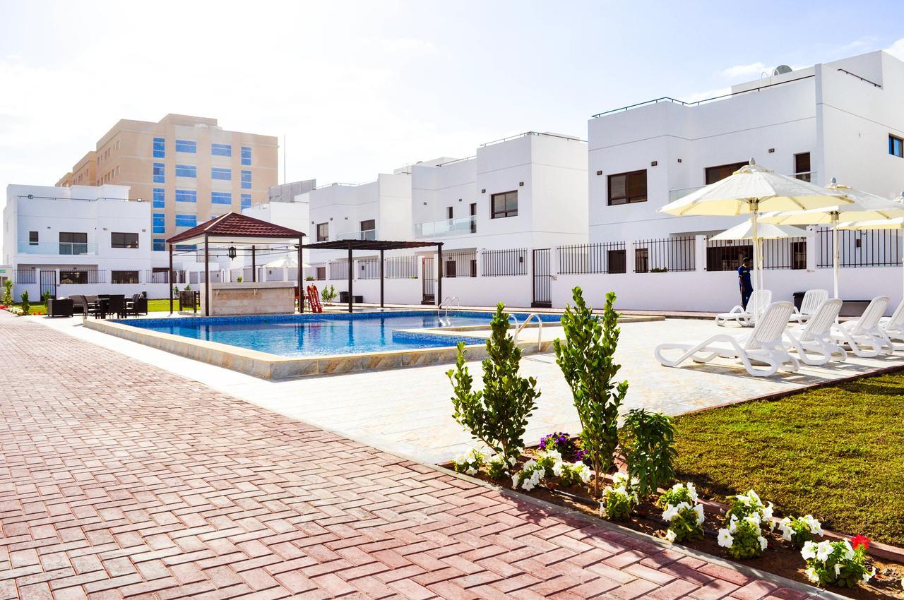 Ewan Grand Resort Ajman Esterno foto